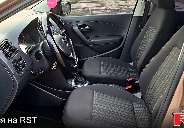 Бежевый Фольксваген Поло, объемом двигателя 1.6 л и пробегом 63 тыс. км за 10800 $, фото 5 на Automoto.ua