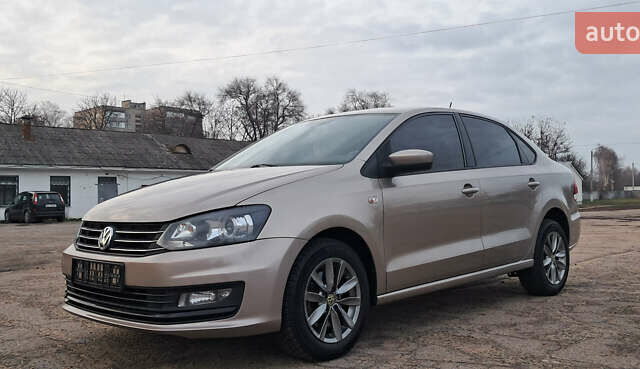 Бежевый Фольксваген Поло, объемом двигателя 1.6 л и пробегом 63 тыс. км за 10800 $, фото 2 на Automoto.ua