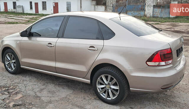 Бежевый Фольксваген Поло, объемом двигателя 1.6 л и пробегом 63 тыс. км за 10800 $, фото 5 на Automoto.ua