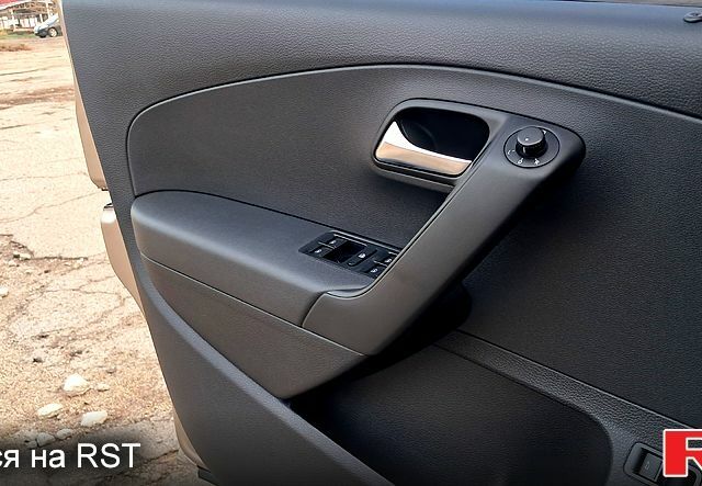 Бежевый Фольксваген Поло, объемом двигателя 1.6 л и пробегом 63 тыс. км за 10800 $, фото 11 на Automoto.ua