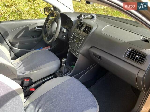 Бежевый Фольксваген Поло, объемом двигателя 1.4 л и пробегом 115 тыс. км за 10500 $, фото 3 на Automoto.ua