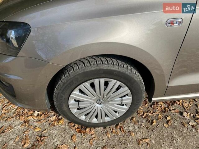 Бежевый Фольксваген Поло, объемом двигателя 1.4 л и пробегом 115 тыс. км за 10500 $, фото 7 на Automoto.ua