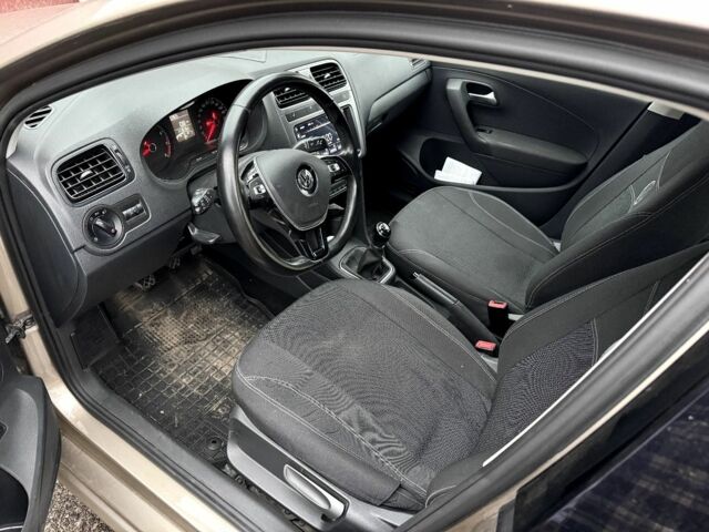 Бежевый Фольксваген Поло, объемом двигателя 1.4 л и пробегом 111 тыс. км за 9000 $, фото 6 на Automoto.ua