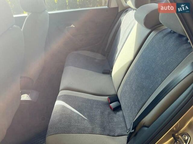 Бежевый Фольксваген Поло, объемом двигателя 1.4 л и пробегом 115 тыс. км за 10500 $, фото 8 на Automoto.ua