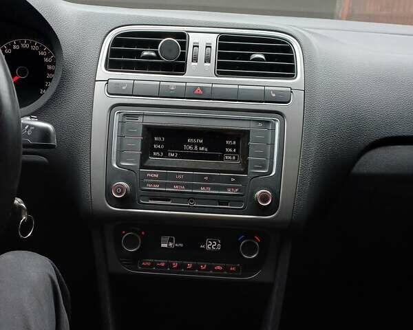 Бежевый Фольксваген Поло, объемом двигателя 1.39 л и пробегом 68 тыс. км за 12000 $, фото 4 на Automoto.ua