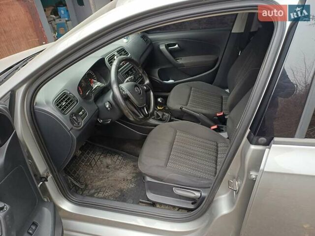 Бежевый Фольксваген Поло, объемом двигателя 1.39 л и пробегом 68 тыс. км за 12000 $, фото 5 на Automoto.ua