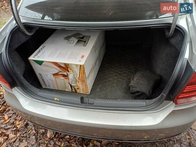 Бежевый Фольксваген Поло, объемом двигателя 1.39 л и пробегом 68 тыс. км за 12000 $, фото 13 на Automoto.ua