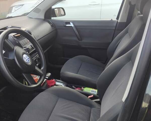 Черный Фольксваген Поло, объемом двигателя 1.4 л и пробегом 160 тыс. км за 4750 $, фото 8 на Automoto.ua