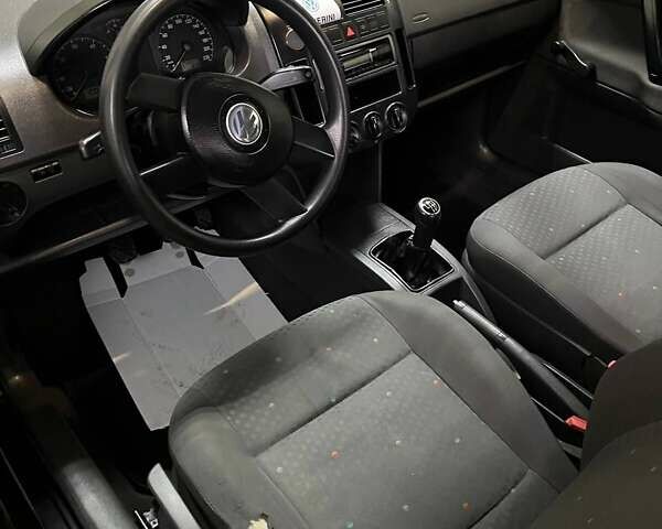 Черный Фольксваген Поло, объемом двигателя 1.2 л и пробегом 259 тыс. км за 2500 $, фото 13 на Automoto.ua