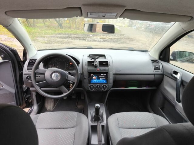 Черный Фольксваген Поло, объемом двигателя 1.2 л и пробегом 219 тыс. км за 3950 $, фото 3 на Automoto.ua