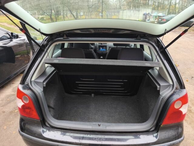 Черный Фольксваген Поло, объемом двигателя 1.2 л и пробегом 219 тыс. км за 3950 $, фото 6 на Automoto.ua