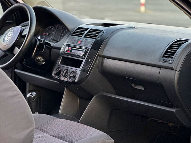 Черный Фольксваген Поло, объемом двигателя 1.2 л и пробегом 192 тыс. км за 3300 $, фото 10 на Automoto.ua