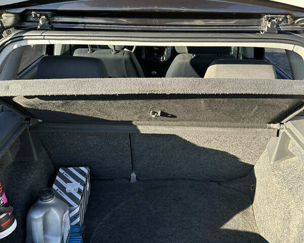 Черный Фольксваген Поло, объемом двигателя 1.2 л и пробегом 243 тыс. км за 2900 $, фото 8 на Automoto.ua