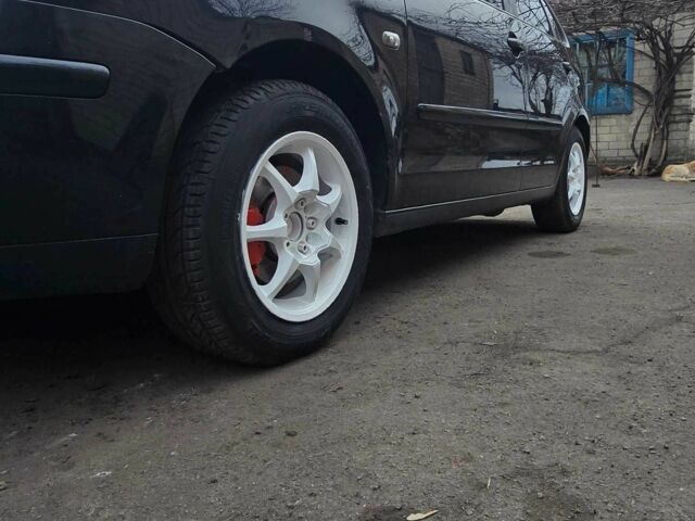 Черный Фольксваген Поло, объемом двигателя 1.2 л и пробегом 240 тыс. км за 2000 $, фото 2 на Automoto.ua