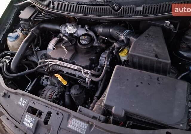 Черный Фольксваген Поло, объемом двигателя 1.4 л и пробегом 290 тыс. км за 4000 $, фото 40 на Automoto.ua