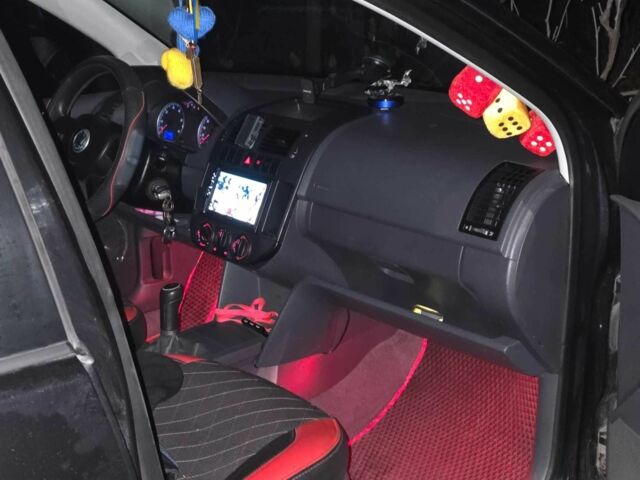 Черный Фольксваген Поло, объемом двигателя 1.2 л и пробегом 240 тыс. км за 2000 $, фото 12 на Automoto.ua