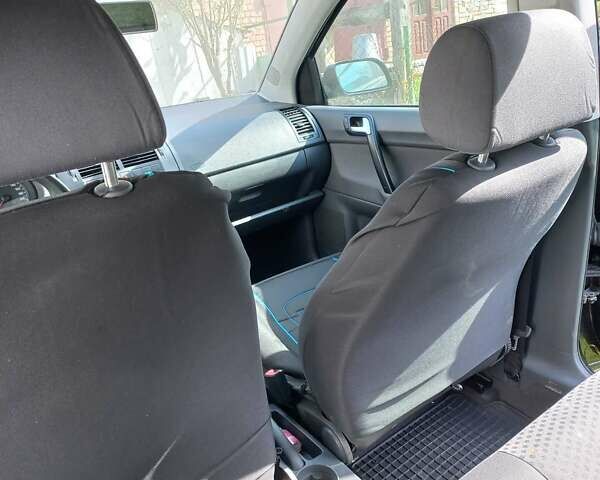 Черный Фольксваген Поло, объемом двигателя 1.4 л и пробегом 125 тыс. км за 5650 $, фото 4 на Automoto.ua