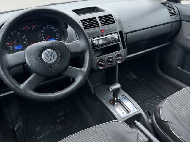 Черный Фольксваген Поло, объемом двигателя 1.4 л и пробегом 221 тыс. км за 3650 $, фото 7 на Automoto.ua