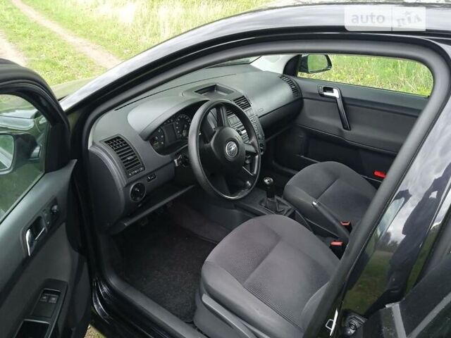 Чорний Фольксваген Поло, об'ємом двигуна 1.2 л та пробігом 205 тис. км за 4800 $, фото 13 на Automoto.ua