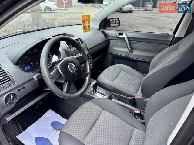 Чорний Фольксваген Поло, об'ємом двигуна 1.4 л та пробігом 188 тис. км за 3990 $, фото 25 на Automoto.ua