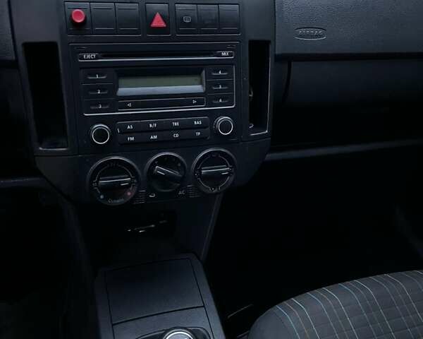 Черный Фольксваген Поло, объемом двигателя 1.2 л и пробегом 217 тыс. км за 3500 $, фото 11 на Automoto.ua