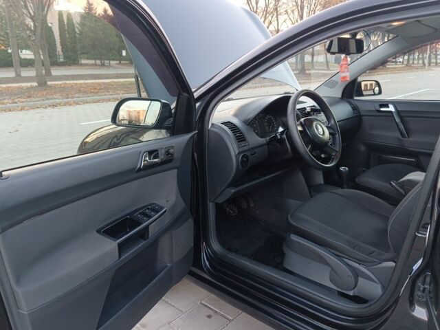 Черный Фольксваген Поло, объемом двигателя 1.4 л и пробегом 183 тыс. км за 4200 $, фото 15 на Automoto.ua