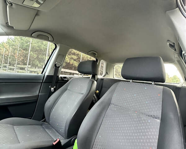 Черный Фольксваген Поло, объемом двигателя 1.4 л и пробегом 190 тыс. км за 5200 $, фото 18 на Automoto.ua