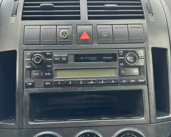 Черный Фольксваген Поло, объемом двигателя 1.4 л и пробегом 190 тыс. км за 5200 $, фото 16 на Automoto.ua