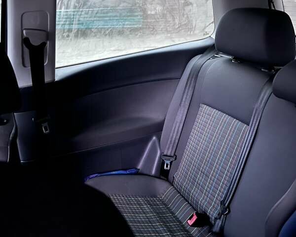 Черный Фольксваген Поло, объемом двигателя 1.2 л и пробегом 217 тыс. км за 3500 $, фото 4 на Automoto.ua