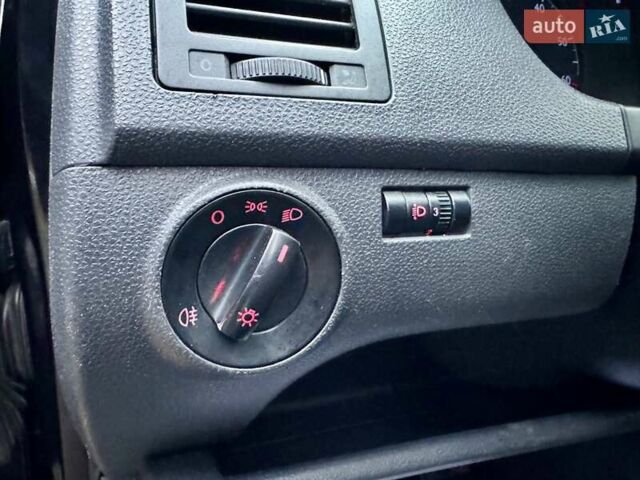 Чорний Фольксваген Поло, об'ємом двигуна 1.4 л та пробігом 188 тис. км за 3990 $, фото 26 на Automoto.ua