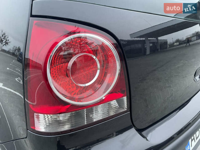 Черный Фольксваген Поло, объемом двигателя 1.39 л и пробегом 232 тыс. км за 5250 $, фото 9 на Automoto.ua