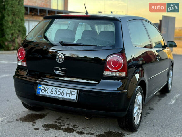 Черный Фольксваген Поло, объемом двигателя 1.2 л и пробегом 220 тыс. км за 3699 $, фото 7 на Automoto.ua