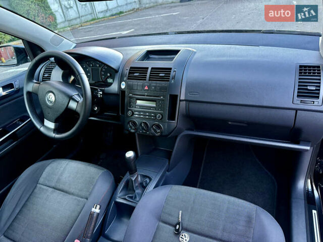 Черный Фольксваген Поло, объемом двигателя 1.2 л и пробегом 220 тыс. км за 3699 $, фото 17 на Automoto.ua