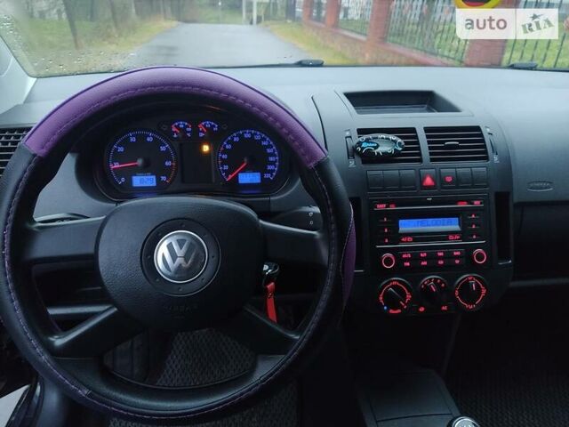 Черный Фольксваген Поло, объемом двигателя 1.2 л и пробегом 199 тыс. км за 3900 $, фото 2 на Automoto.ua