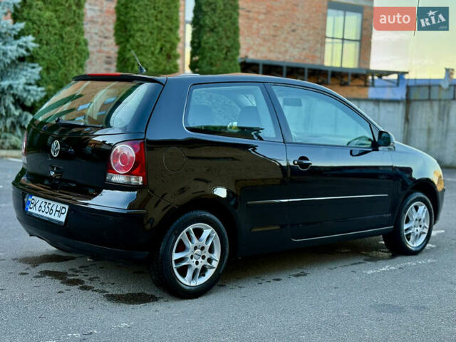 Черный Фольксваген Поло, объемом двигателя 1.2 л и пробегом 220 тыс. км за 3699 $, фото 6 на Automoto.ua