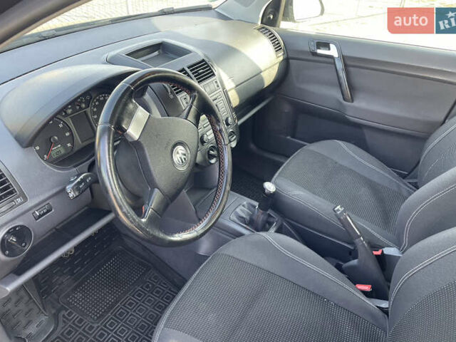 Черный Фольксваген Поло, объемом двигателя 1.39 л и пробегом 240 тыс. км за 4400 $, фото 14 на Automoto.ua