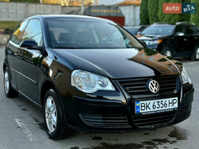 Черный Фольксваген Поло, объемом двигателя 1.2 л и пробегом 220 тыс. км за 3699 $, фото 2 на Automoto.ua