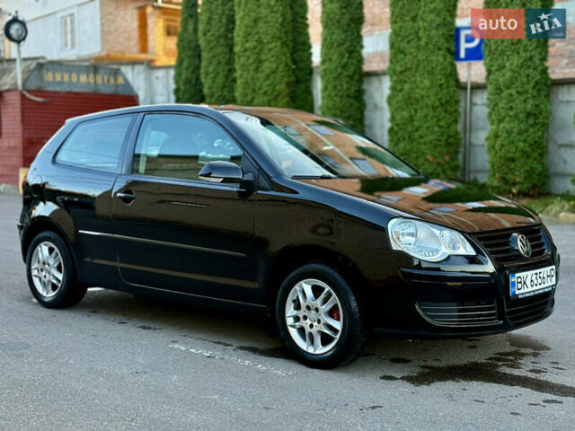 Черный Фольксваген Поло, объемом двигателя 1.2 л и пробегом 220 тыс. км за 3699 $, фото 3 на Automoto.ua