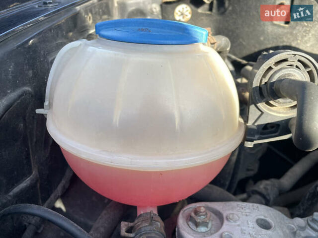 Черный Фольксваген Поло, объемом двигателя 1.39 л и пробегом 240 тыс. км за 4400 $, фото 28 на Automoto.ua