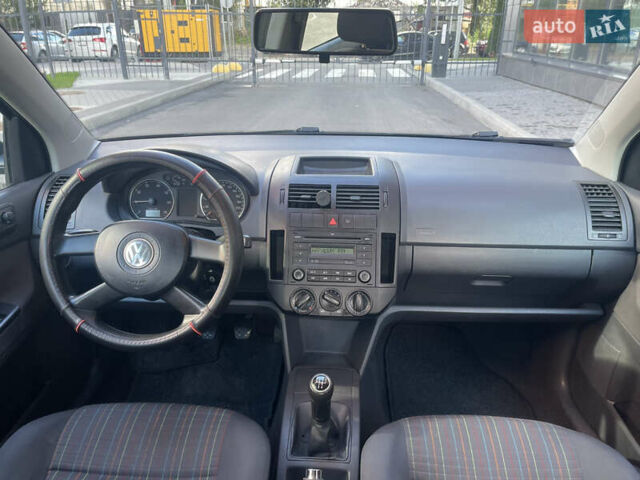 Черный Фольксваген Поло, объемом двигателя 1.4 л и пробегом 158 тыс. км за 4999 $, фото 17 на Automoto.ua