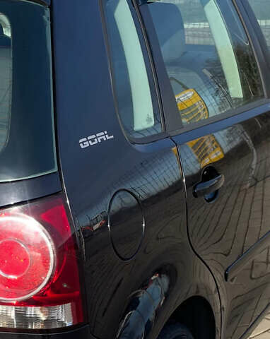 Черный Фольксваген Поло, объемом двигателя 1.39 л и пробегом 240 тыс. км за 4400 $, фото 23 на Automoto.ua