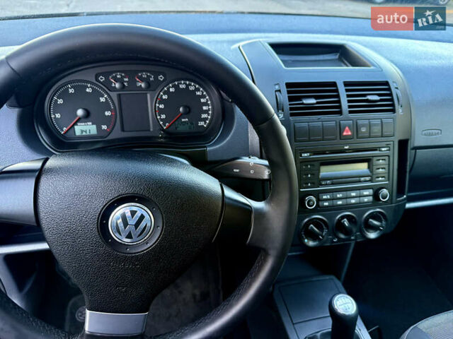 Черный Фольксваген Поло, объемом двигателя 1.2 л и пробегом 220 тыс. км за 3699 $, фото 14 на Automoto.ua