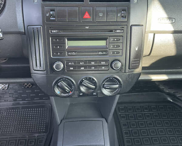 Черный Фольксваген Поло, объемом двигателя 1.39 л и пробегом 240 тыс. км за 4400 $, фото 13 на Automoto.ua