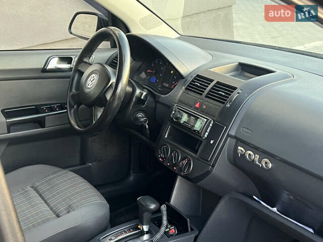 Черный Фольксваген Поло, объемом двигателя 1.4 л и пробегом 159 тыс. км за 4599 $, фото 34 на Automoto.ua
