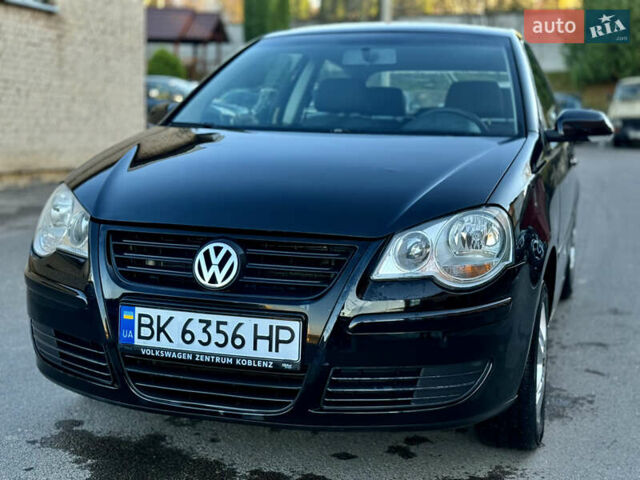 Черный Фольксваген Поло, объемом двигателя 1.2 л и пробегом 220 тыс. км за 3699 $, фото 1 на Automoto.ua