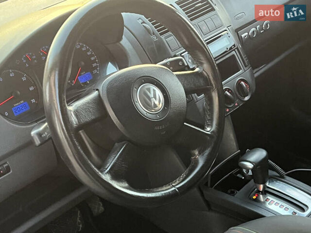 Черный Фольксваген Поло, объемом двигателя 1.4 л и пробегом 159 тыс. км за 4599 $, фото 23 на Automoto.ua