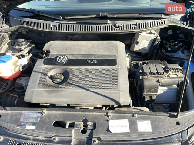 Черный Фольксваген Поло, объемом двигателя 1.39 л и пробегом 240 тыс. км за 4400 $, фото 27 на Automoto.ua