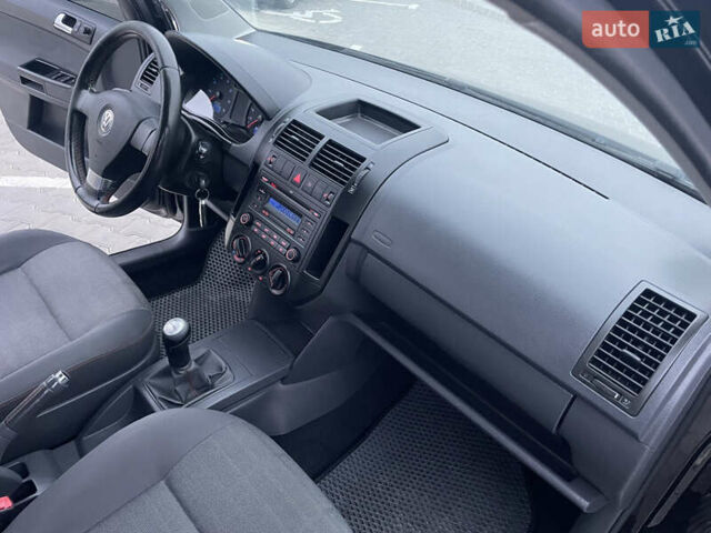 Черный Фольксваген Поло, объемом двигателя 1.39 л и пробегом 232 тыс. км за 5250 $, фото 31 на Automoto.ua