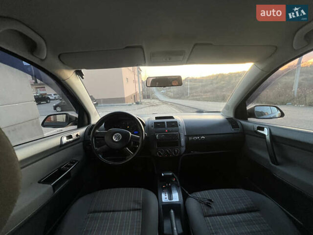 Черный Фольксваген Поло, объемом двигателя 1.4 л и пробегом 159 тыс. км за 4599 $, фото 26 на Automoto.ua