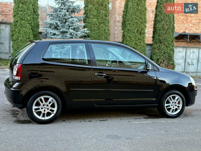 Черный Фольксваген Поло, объемом двигателя 1.2 л и пробегом 220 тыс. км за 3699 $, фото 5 на Automoto.ua